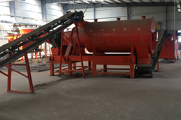 養(yǎng)豬場豬糞如何通過有機(jī)肥設(shè)備有效處理