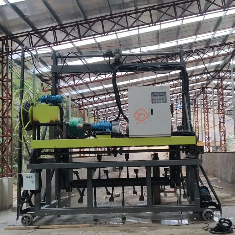 豬糞槽式軌道式翻堆機和自走式翻堆機有什么區別?哪個廠家好?多少錢一臺?