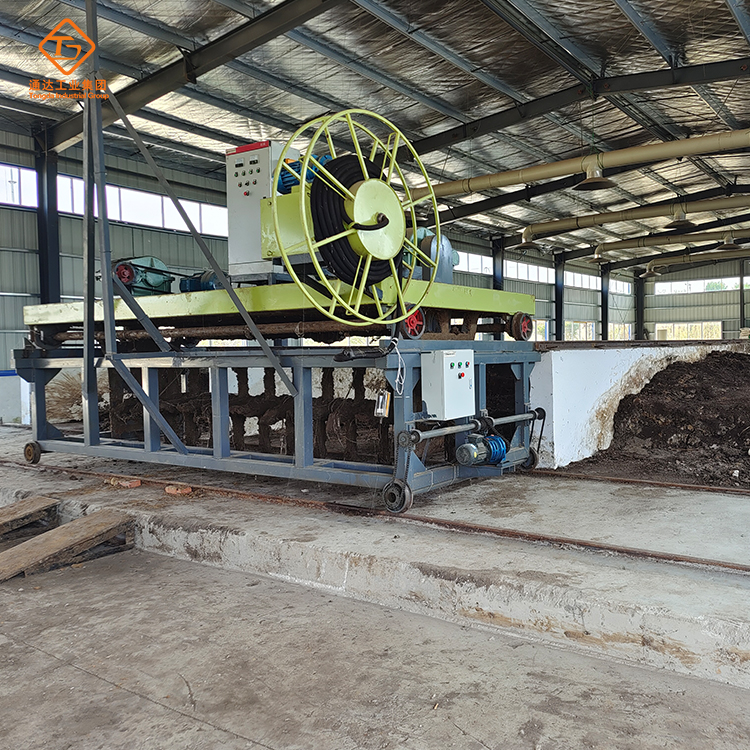 雞糞發(fā)酵槽式翻堆機(jī)工作原理,參數(shù),使用方法