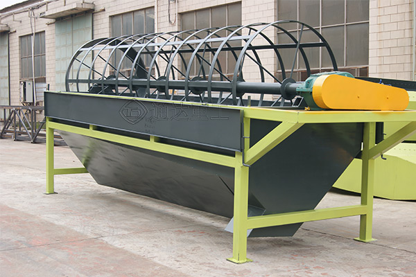 整條雞糞有機肥生產(chǎn)線,有效解決養(yǎng)殖戶糞便污染問題,破解畜禽糞污治理難題