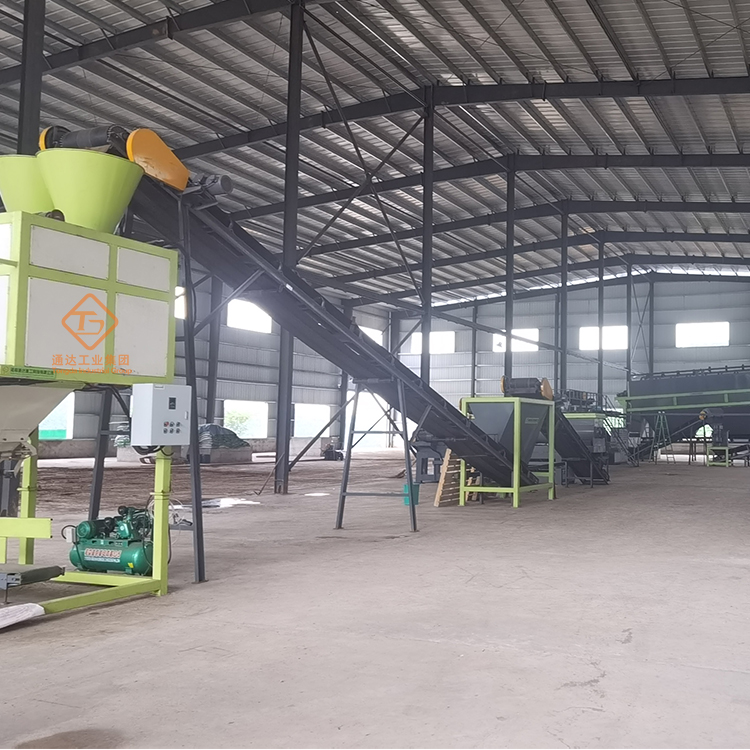 腐植酸做有機(jī)肥造粒配比什么原料更容易造粒